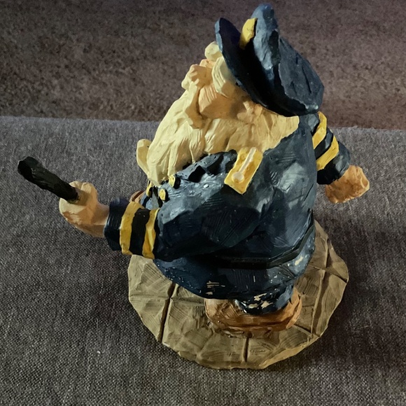 Vintage Police Santa Figurine - Picture 2 of 4